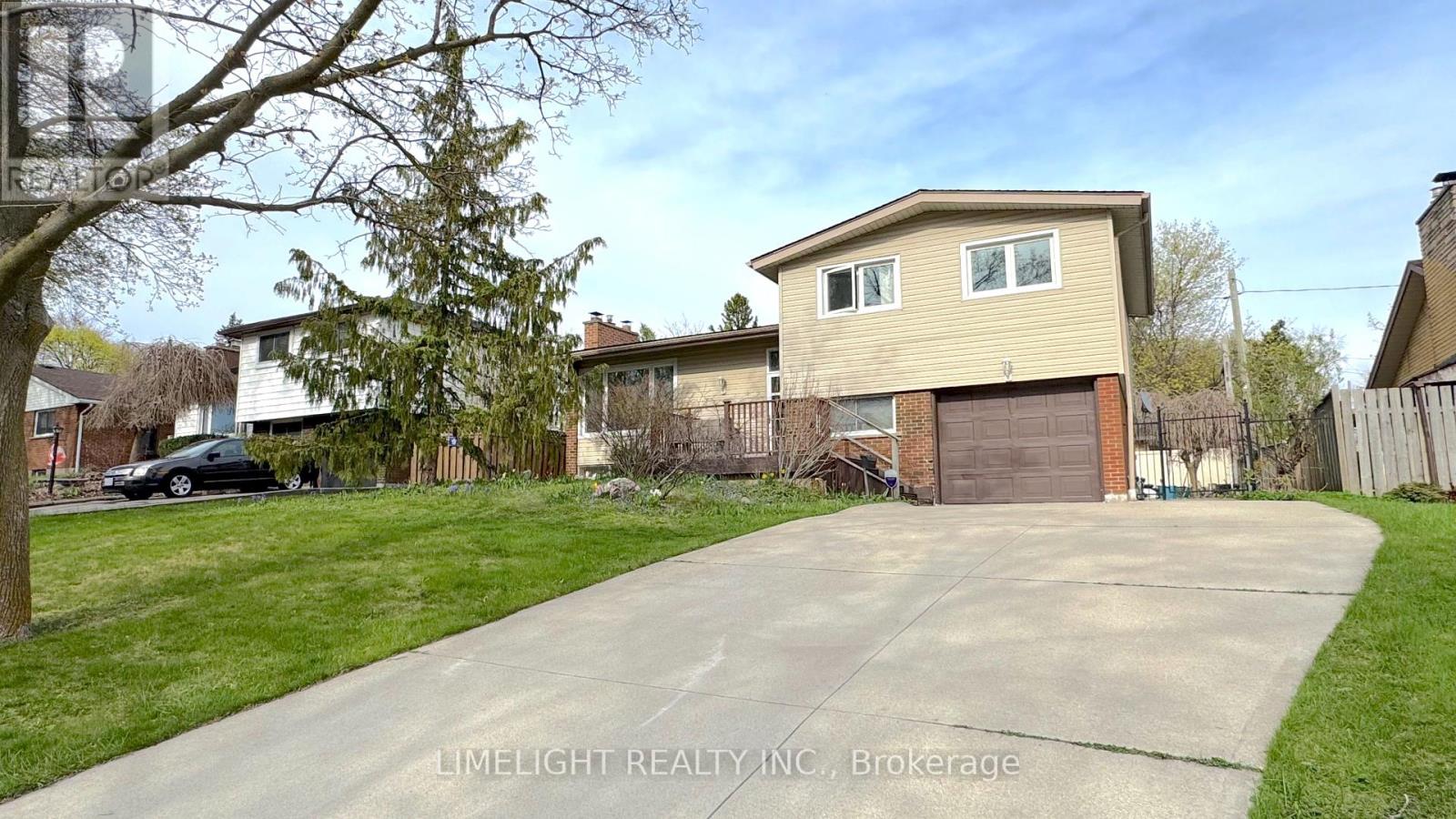 288 Panorama Crescent