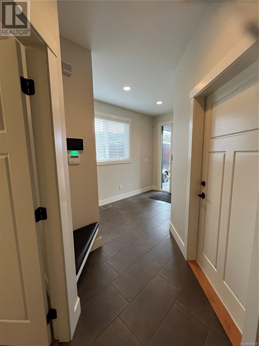 Property at 3073 Neyland Rd image 2