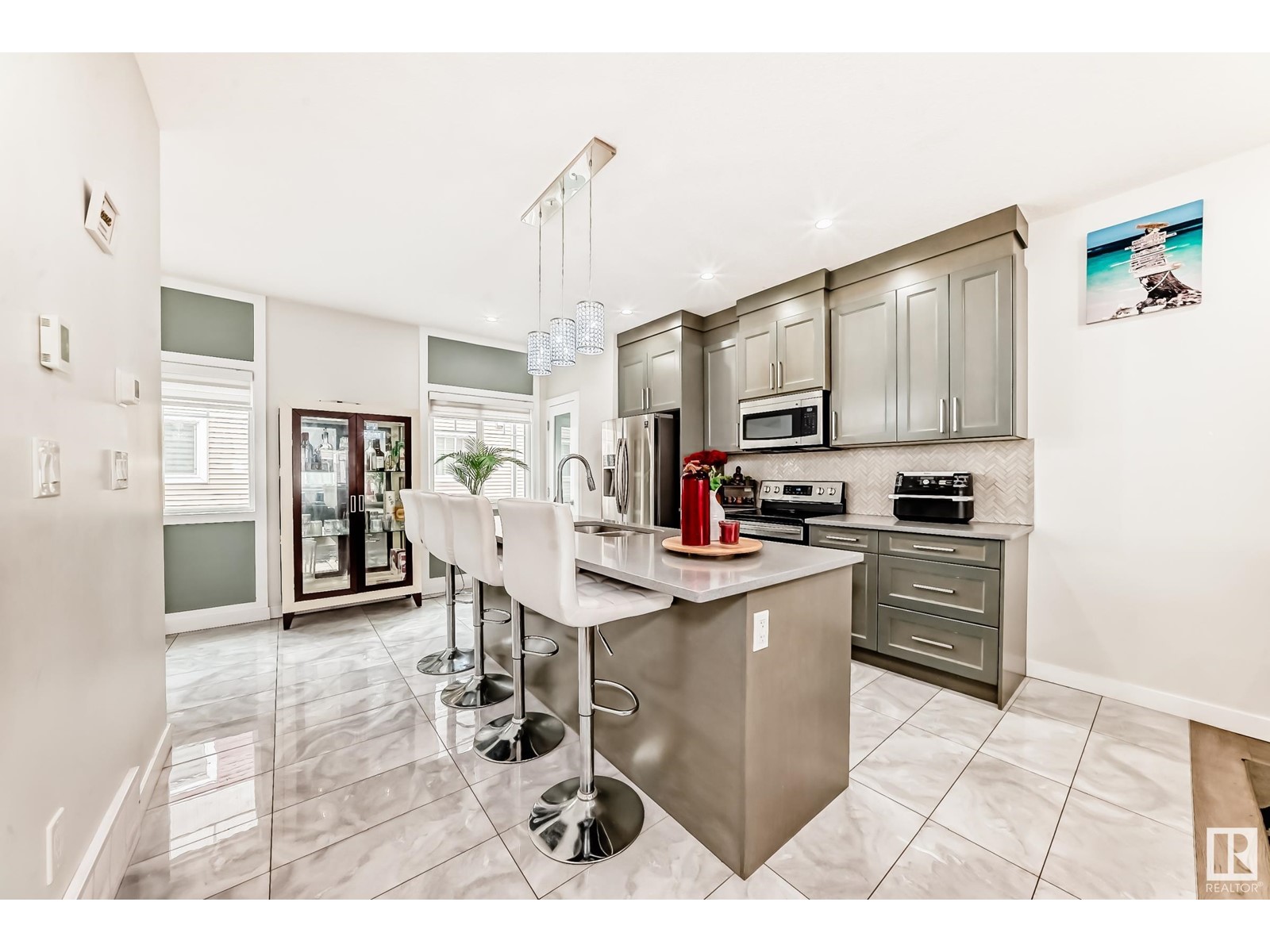 Property at #25 2803 14 AV NW image 4