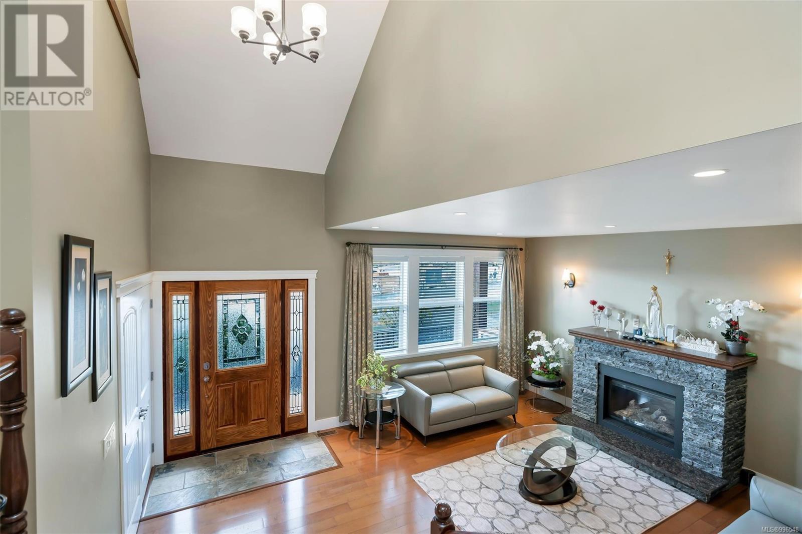 Property at 400 Latoria Rd image 3