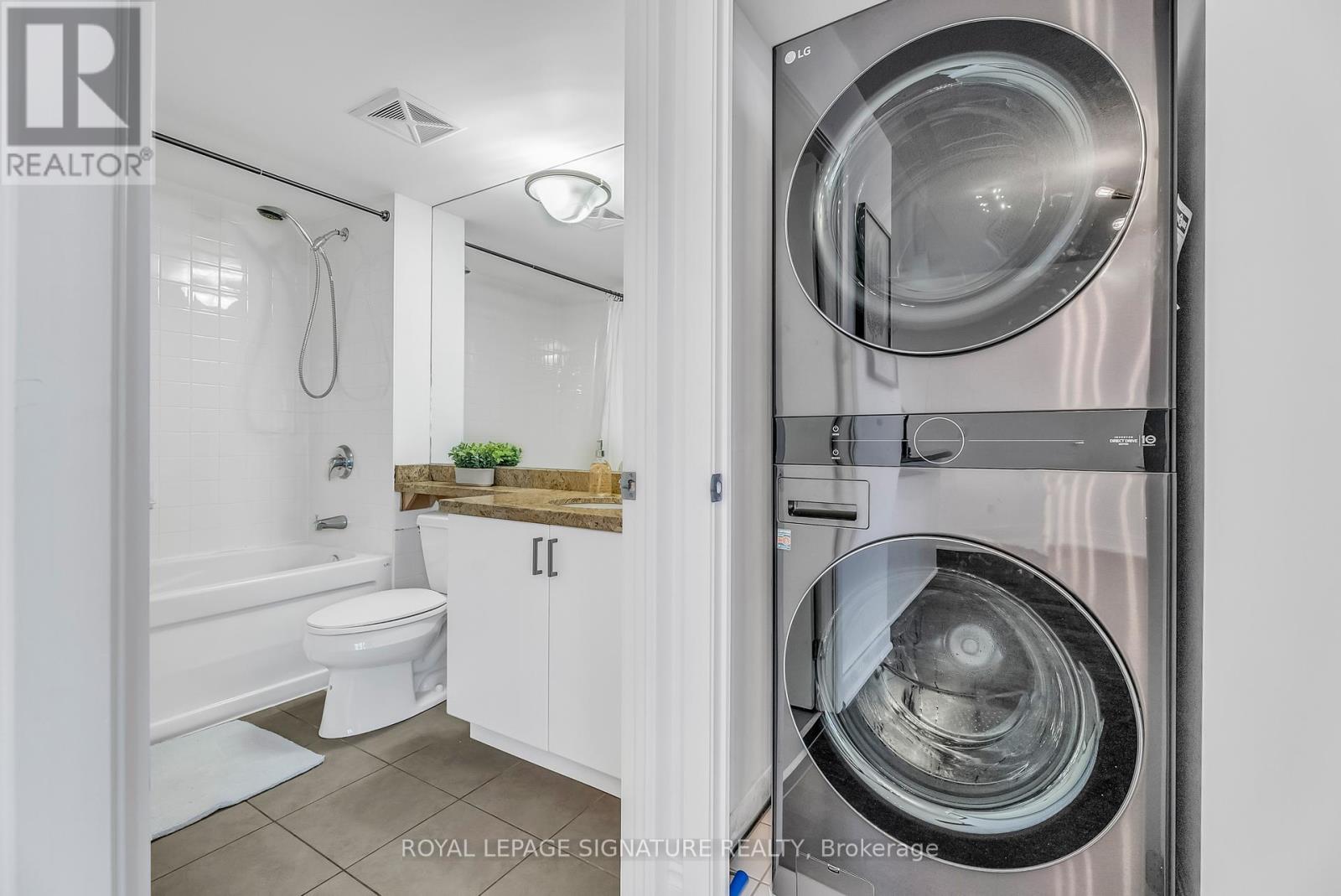 1701 - 231 Fort York Boulevard, Toronto, Ontario  M5V 1B2 - Photo 29 - C12105945