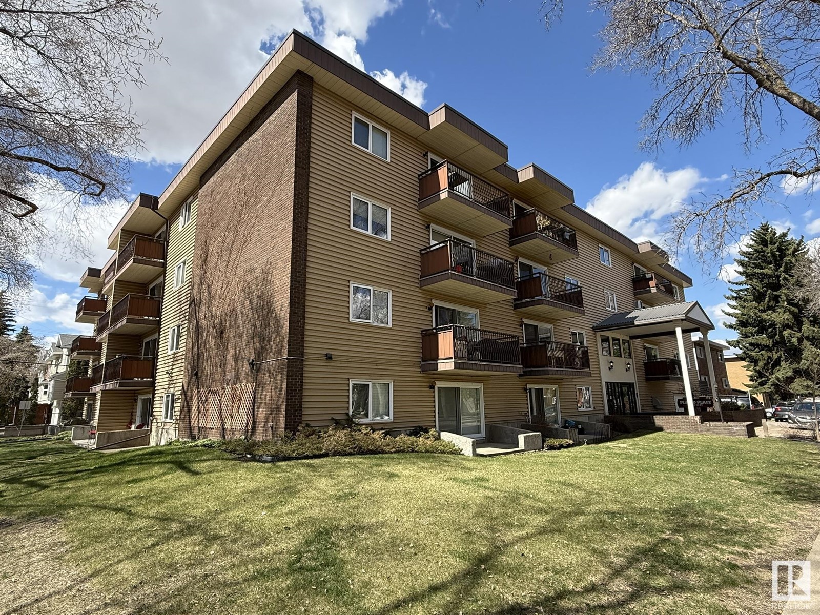 Property at #37 10208 113 ST NW image 2