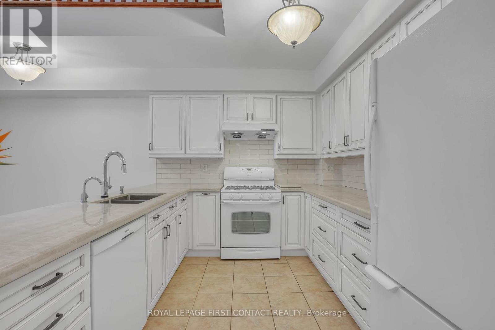 101a Benson Avenue, Richmond Hill, Ontario  L4C 4E5 - Photo 7 - N12105972