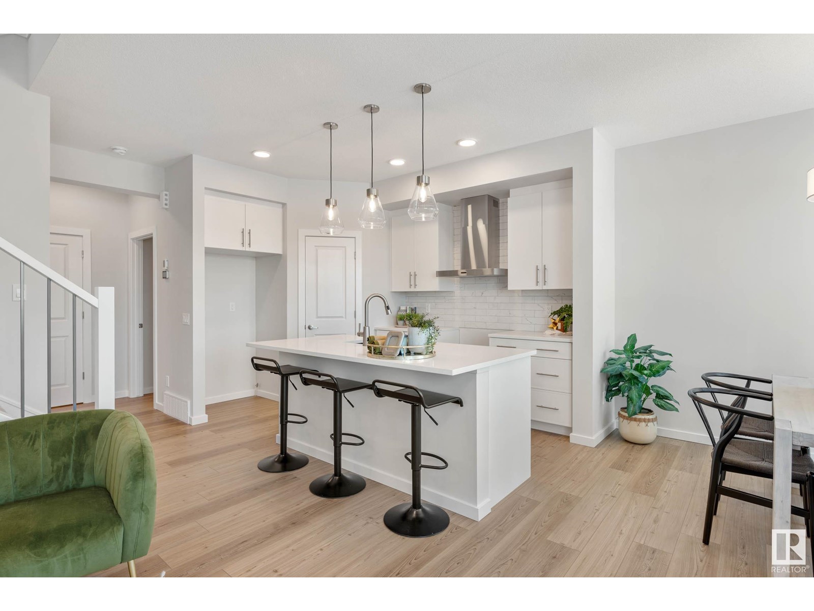 Property at 17432 2 ST NW image 3