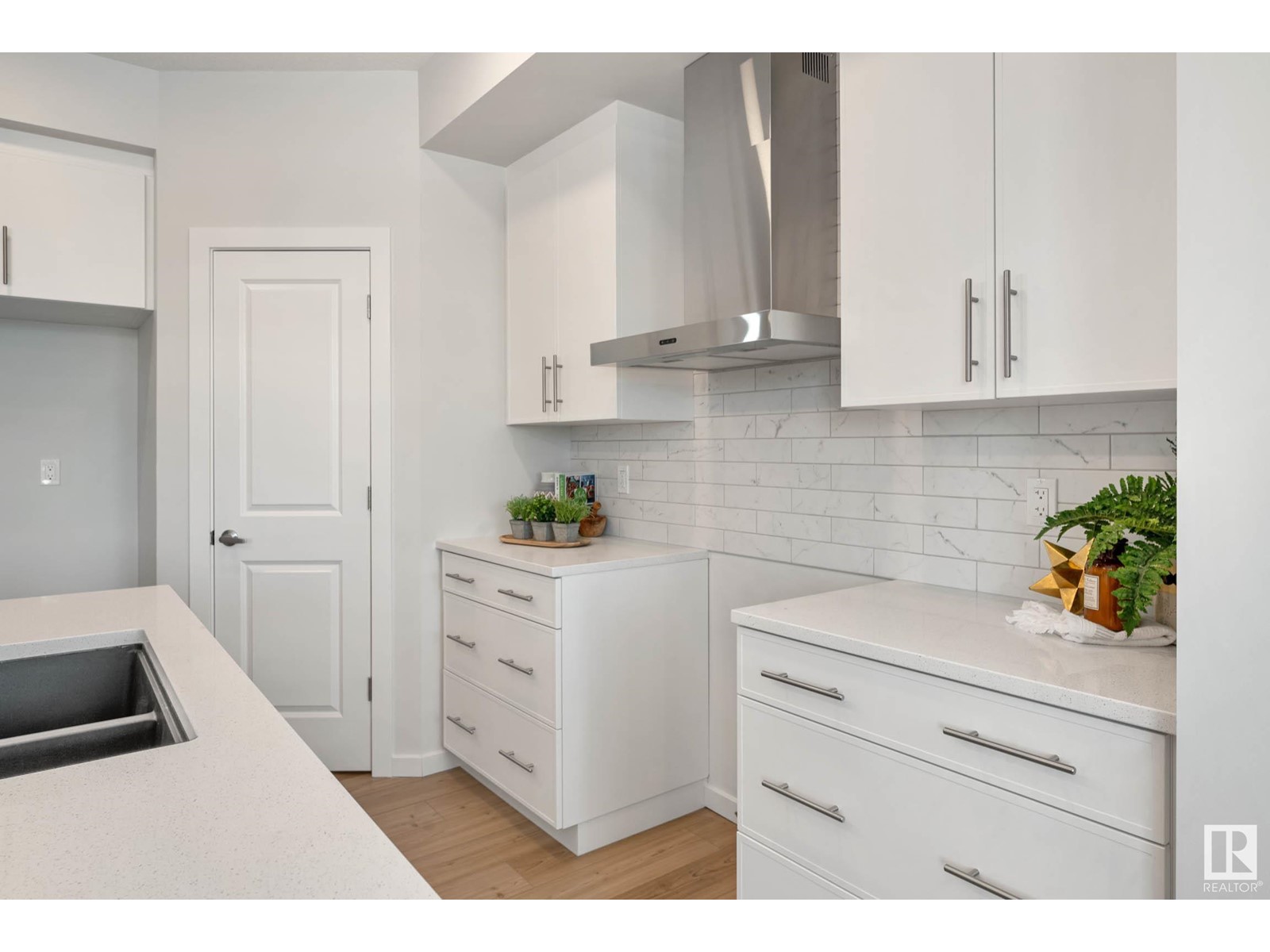 17432 2 St Nw, Edmonton, Alberta  T5Y 4G6 - Photo 6 - E4415476