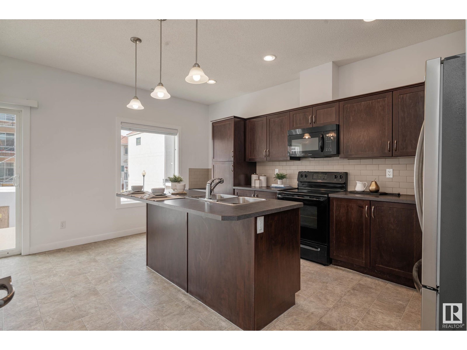 Property at #40 13825 155 AV NW image 2