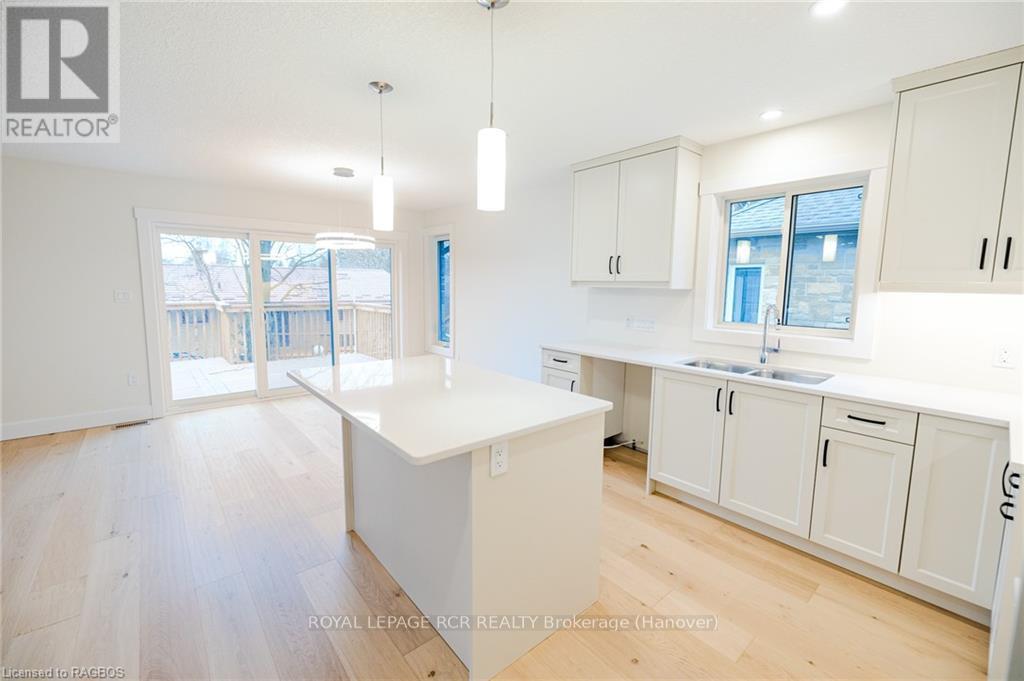 222 16th Avenue Crescent, Hanover, Ontario  N4N 3V3 - Photo 12 - X10847621