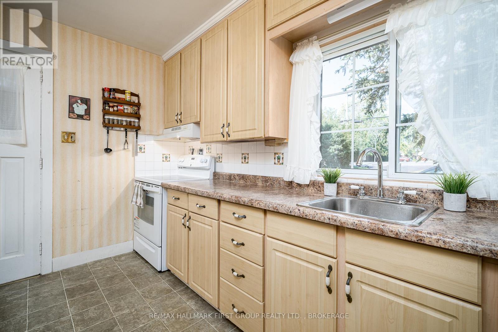 366 Dundas Street W, Greater Napanee, Ontario  K7R 2B6 - Photo 14 - X12098631