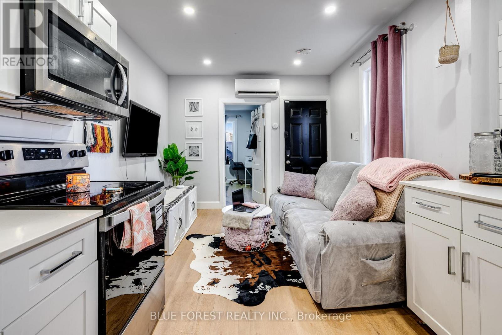 Property at 46-48 WELLINGTON STREET E image 3