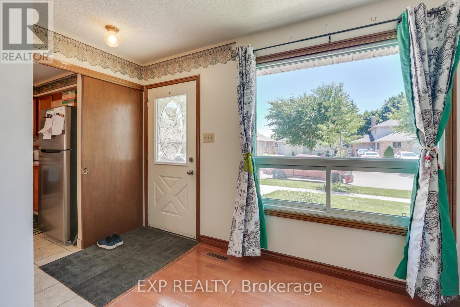 Photo 6 of 28 for 1384 Bentley Drive