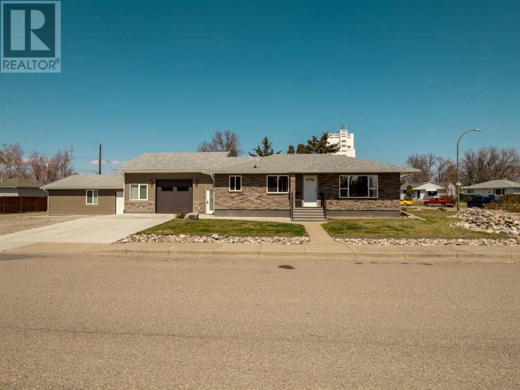 Property at 2615 3 Avenue S image 2
