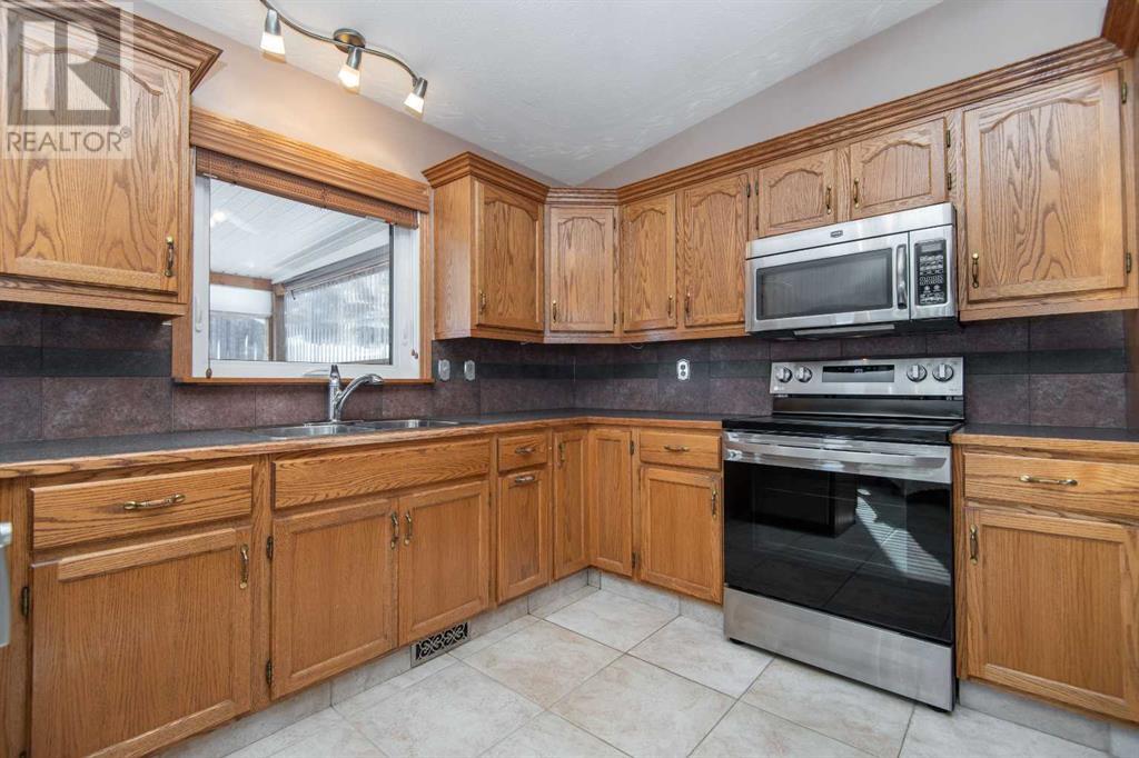 8 Willow Street, Sylvan Lake, Alberta  T4S 1M1 - Photo 14 - A2195924