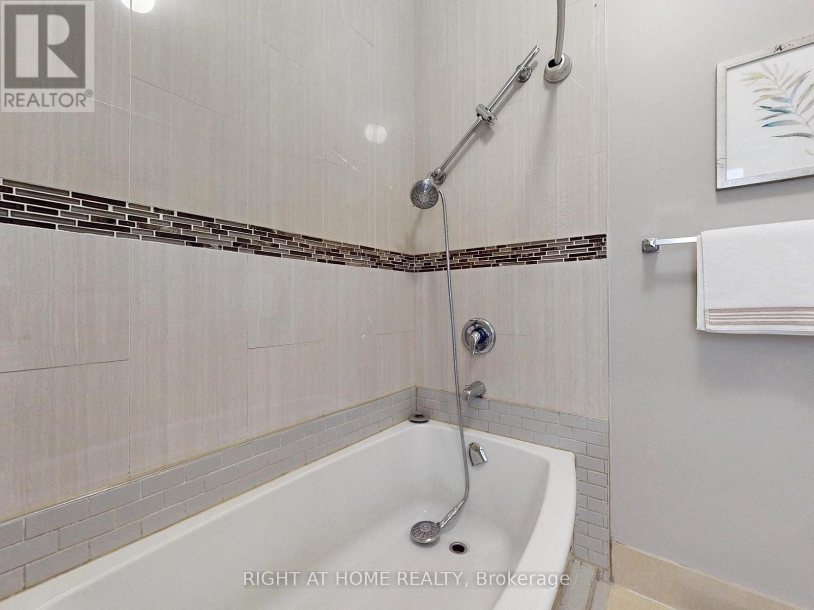 3585 Stonecutter Crescent, Mississauga, Ontario  L5M 7N7 - Photo 19 - W12106025