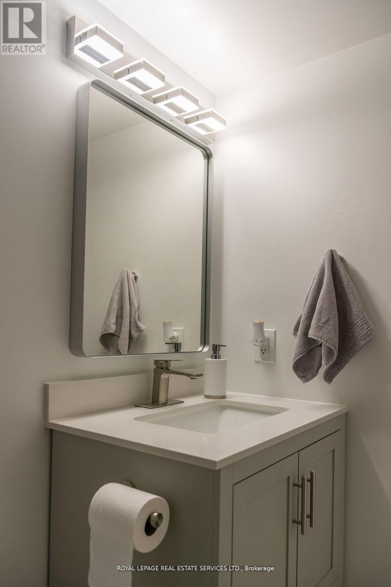 212 - 7 Concorde Place, Toronto, Ontario  M3C 3N4 - Photo 10 - C12106042