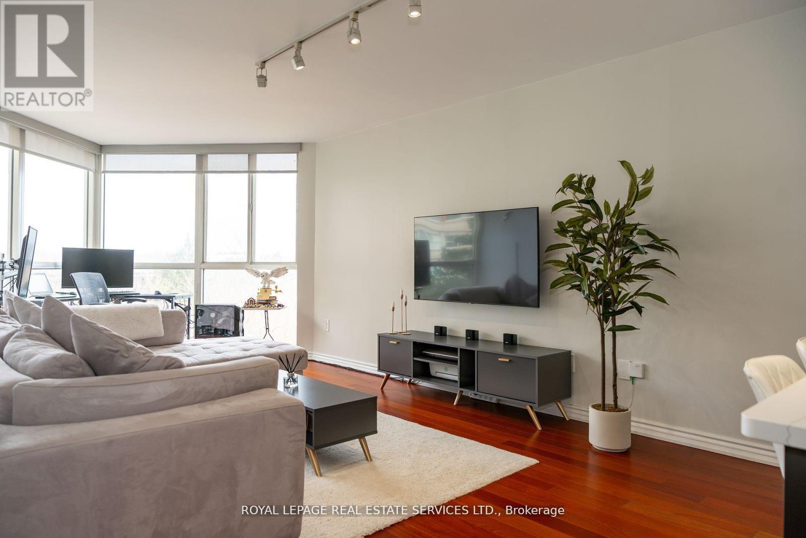 212 - 7 Concorde Place, Toronto, Ontario  M3C 3N4 - Photo 3 - C12106042