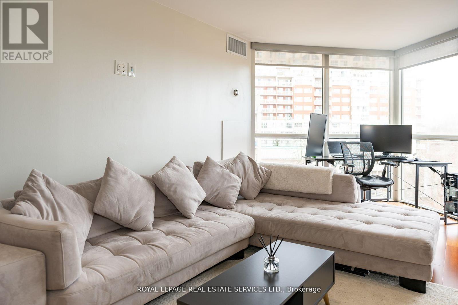 212 - 7 Concorde Place, Toronto, Ontario  M3C 3N4 - Photo 4 - C12106042