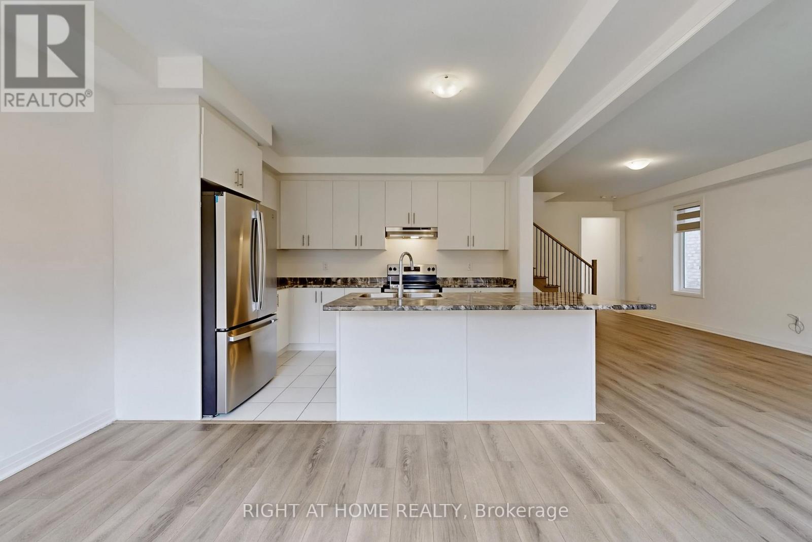 47 Shepherd Drive, Barrie, Ontario  L9J 0K4 - Photo 12 - S12105711