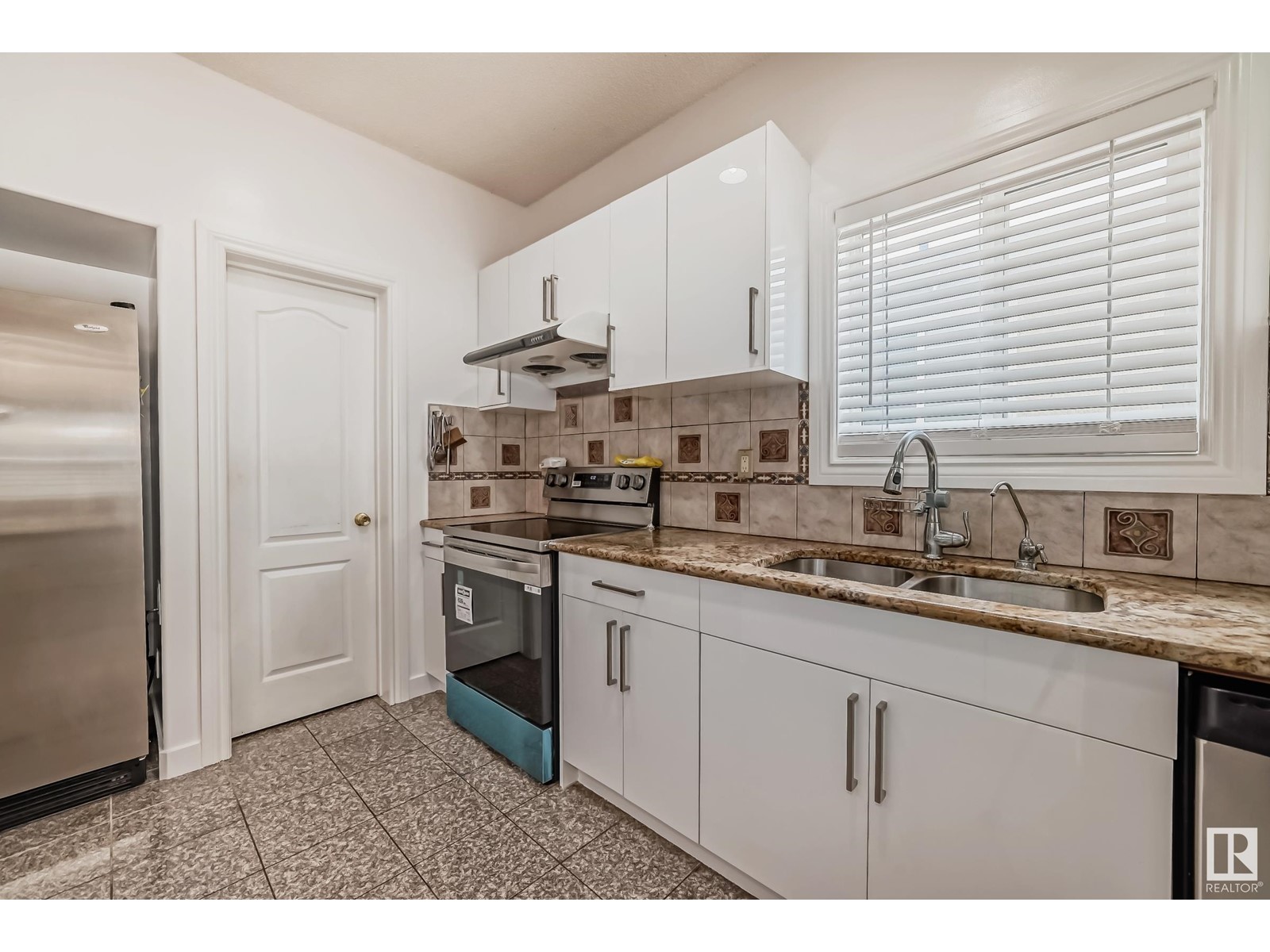 9646 73 Av Nw, Edmonton, Alberta  T6E 1B2 - Photo 12 - E4417108