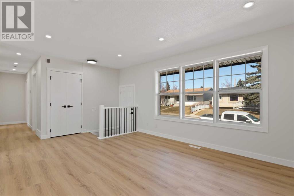 655 Penbrooke Road Se, Calgary, Alberta  T2A 3S9 - Photo 3 - A2209255