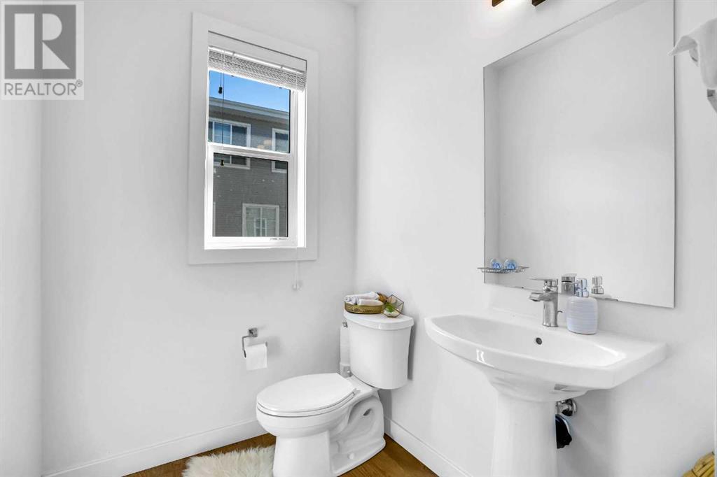 Property at 124 Savanna Street NE image 2