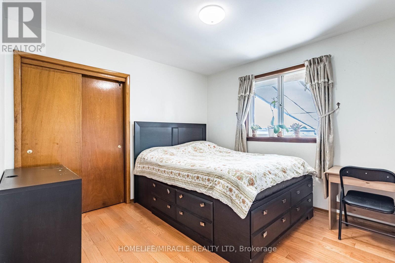 331 Tornado Drive, Bradford West Gwillimbury, Ontario  L3Z 2A6 - Photo 10 - N12106179
