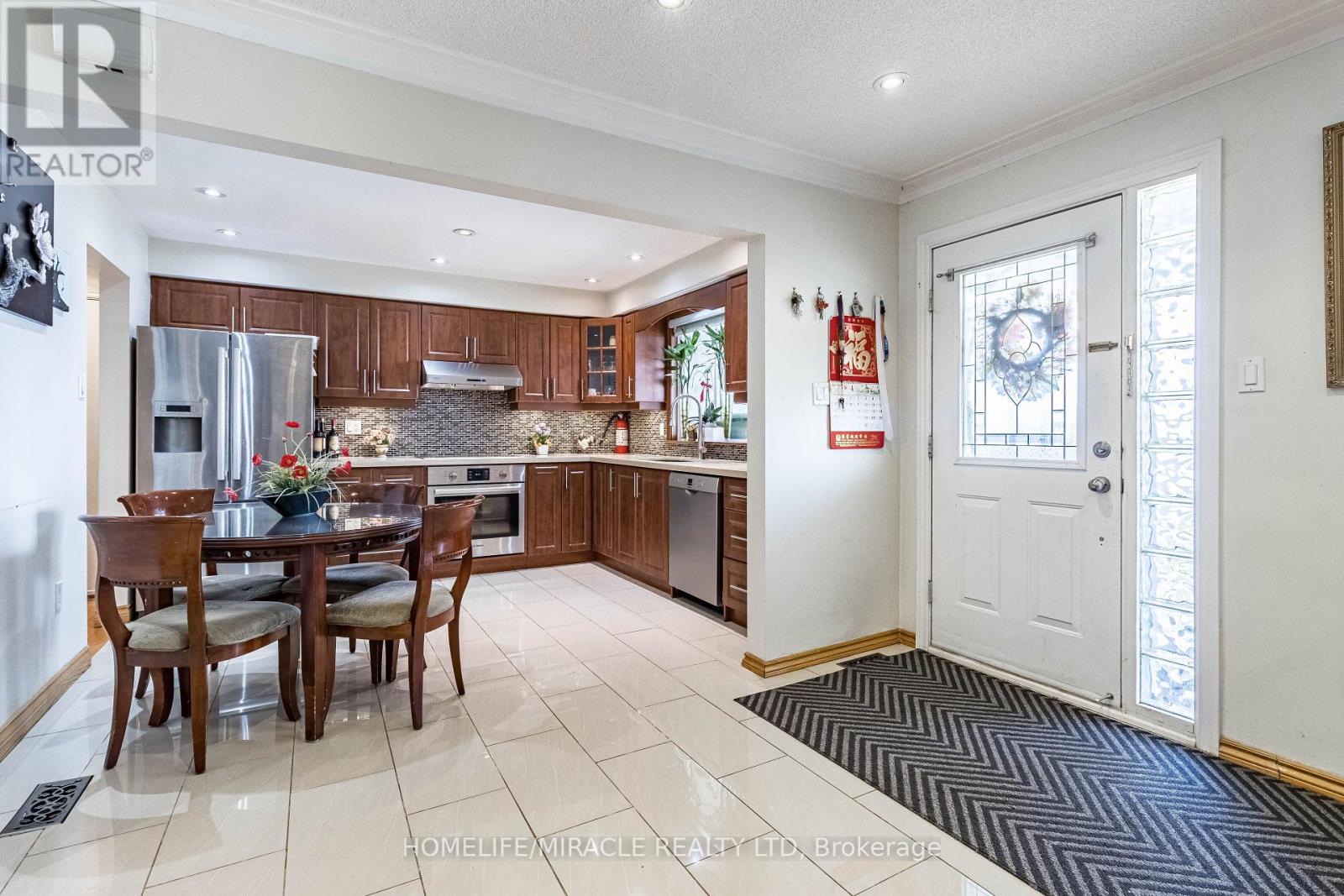 331 Tornado Drive, Bradford West Gwillimbury, Ontario  L3Z 2A6 - Photo 4 - N12106179