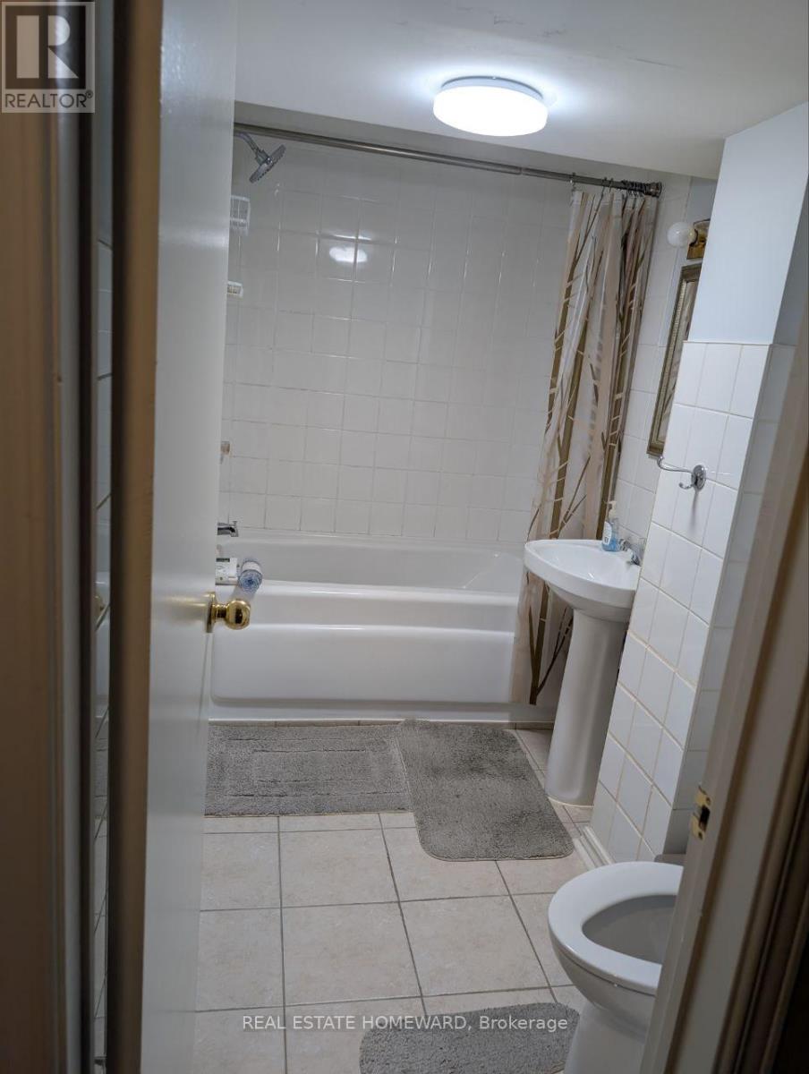 W/o - 63 Don Head Village Boulevard, Richmond Hill, Ontario  L4C 7M9 - Photo 5 - N12106184