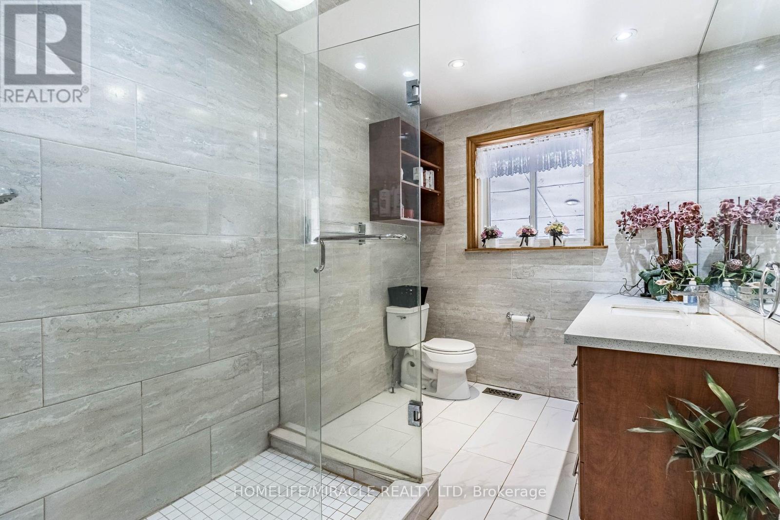 331 Tornado Drive, Bradford West Gwillimbury, Ontario  L3Z 2A6 - Photo 13 - N12106193