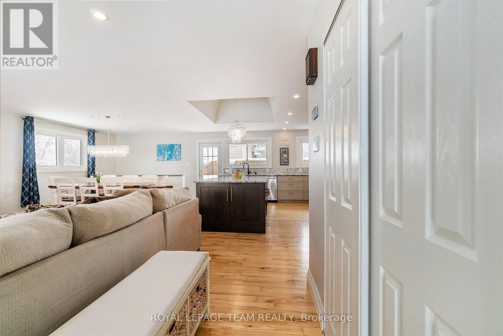 39 Cramer Drive, Ottawa, Ontario  K2H 5X6 - Photo 6 - X12073921