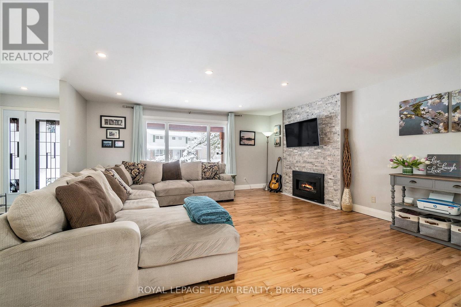 39 Cramer Drive, Ottawa, Ontario  K2H 5X6 - Photo 8 - X12073921