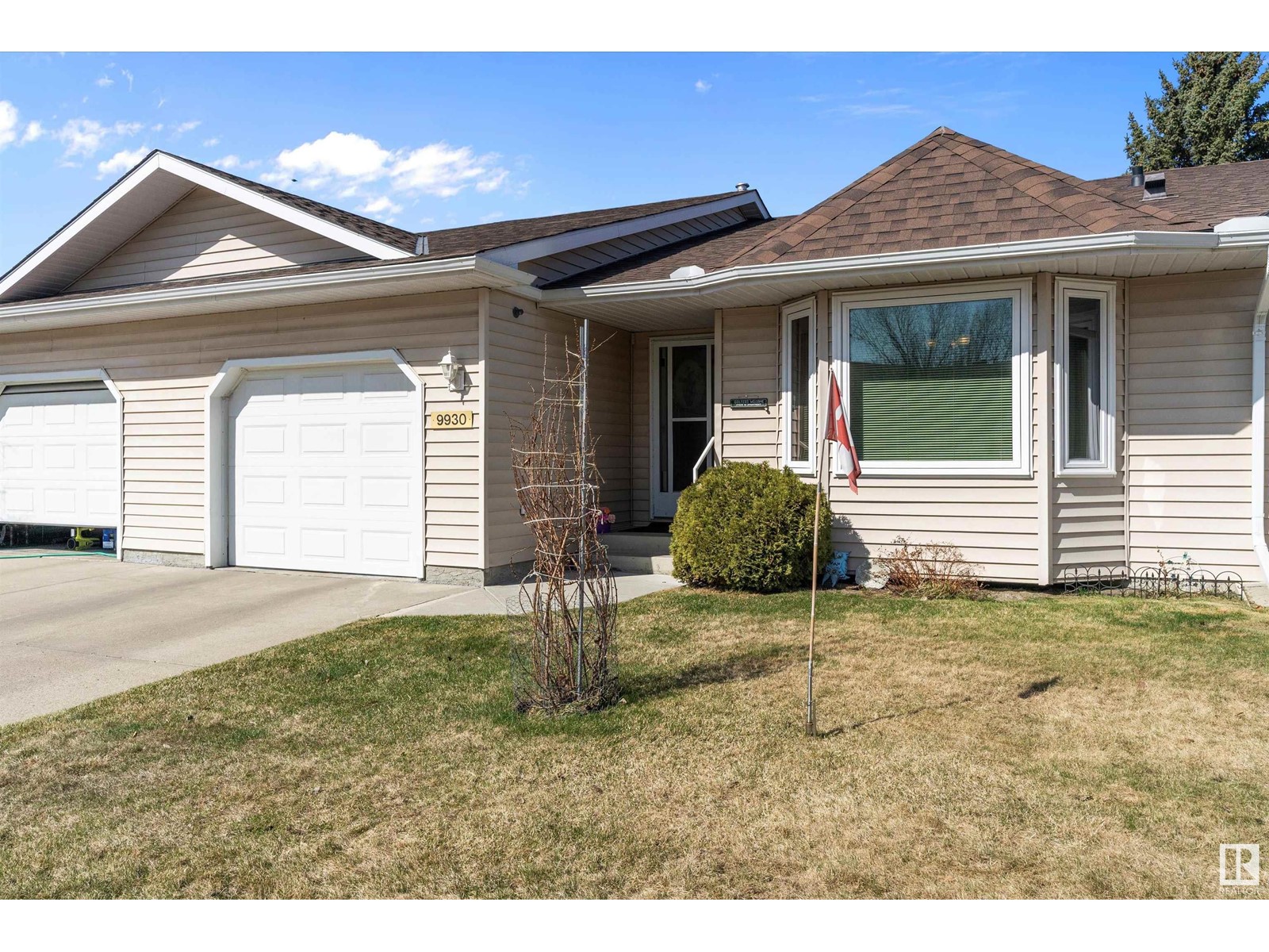 Property at 9930 176 AV NW image 3