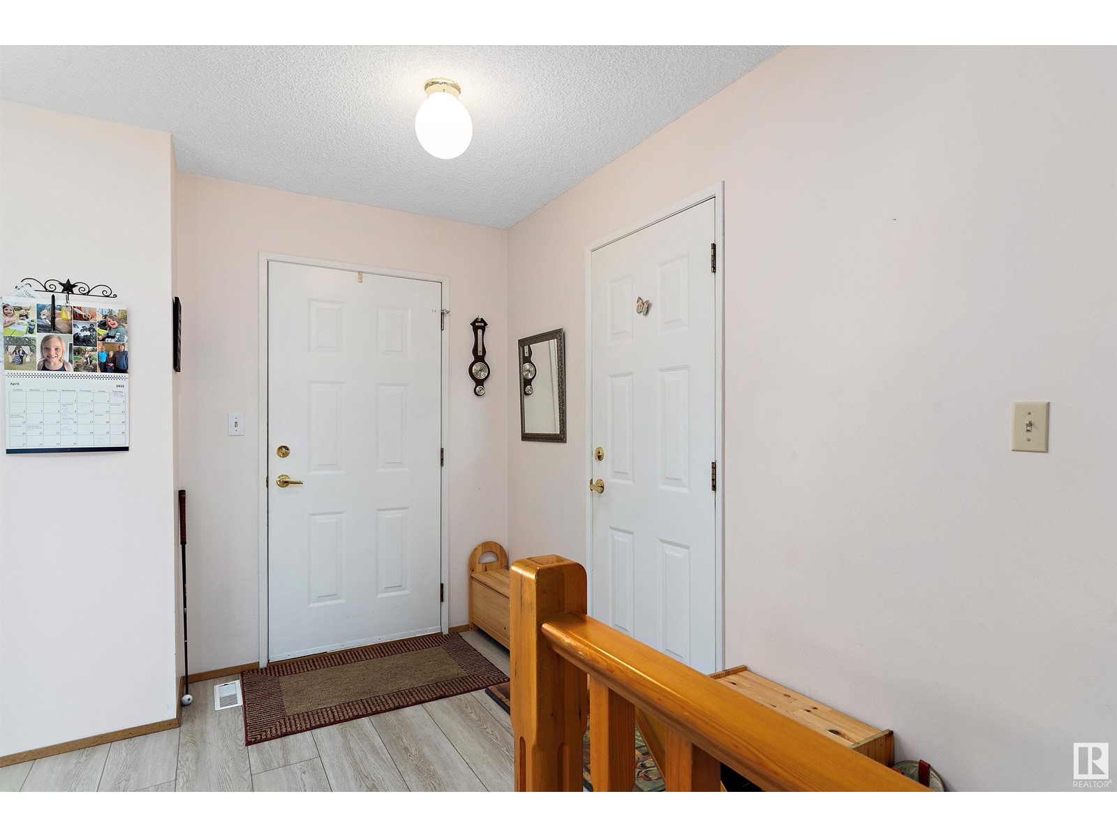 Property at 9930 176 AV NW image 4