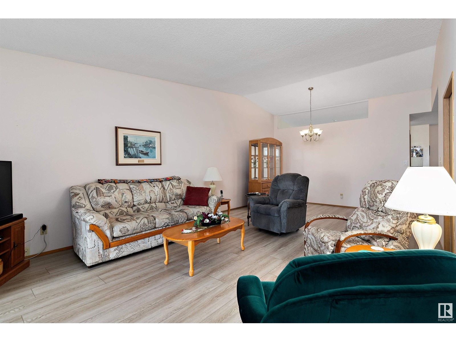 Property at 9930 176 AV NW image 5