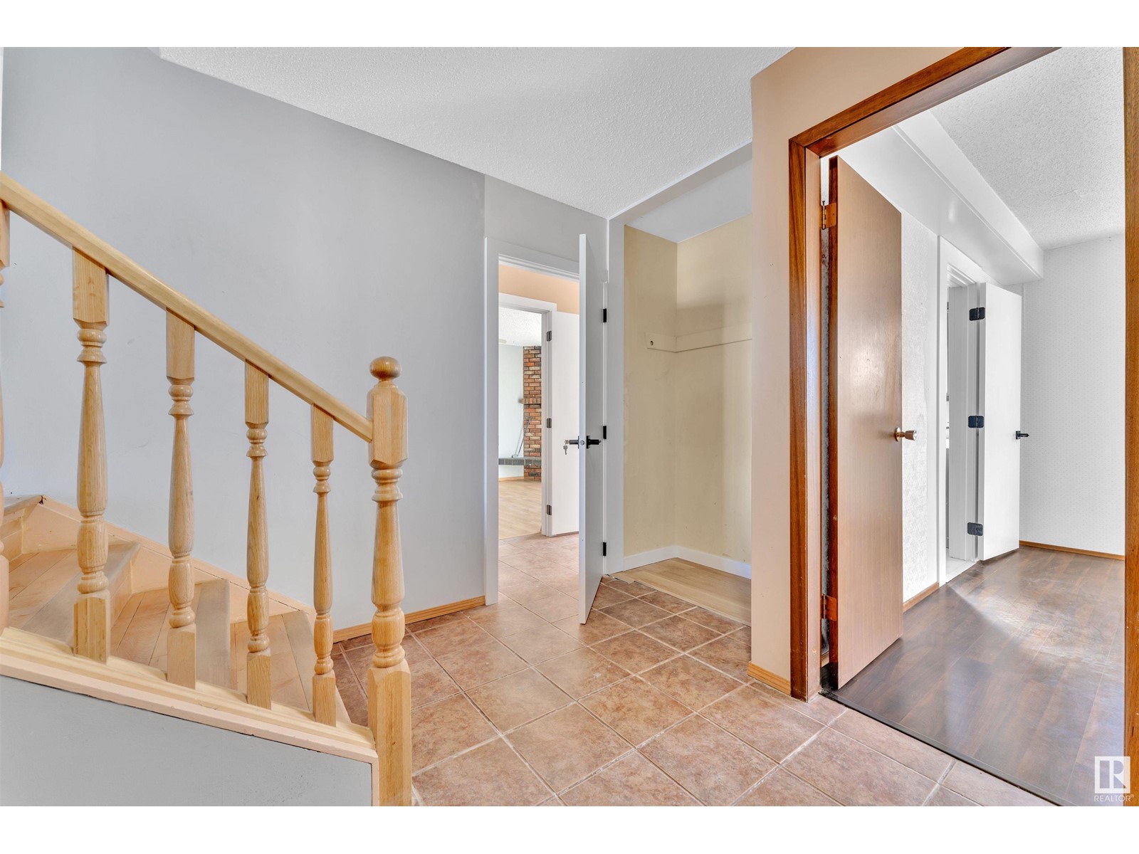 Property at 1928 68 ST NW image 4