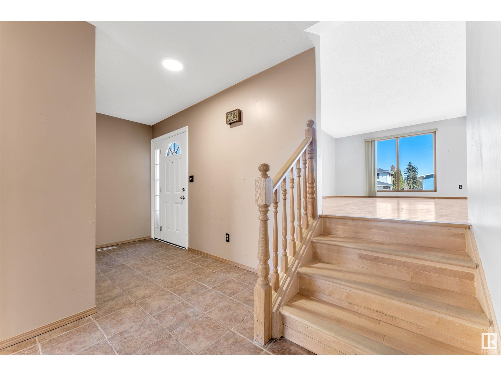 Property at 1928 68 ST NW image 3