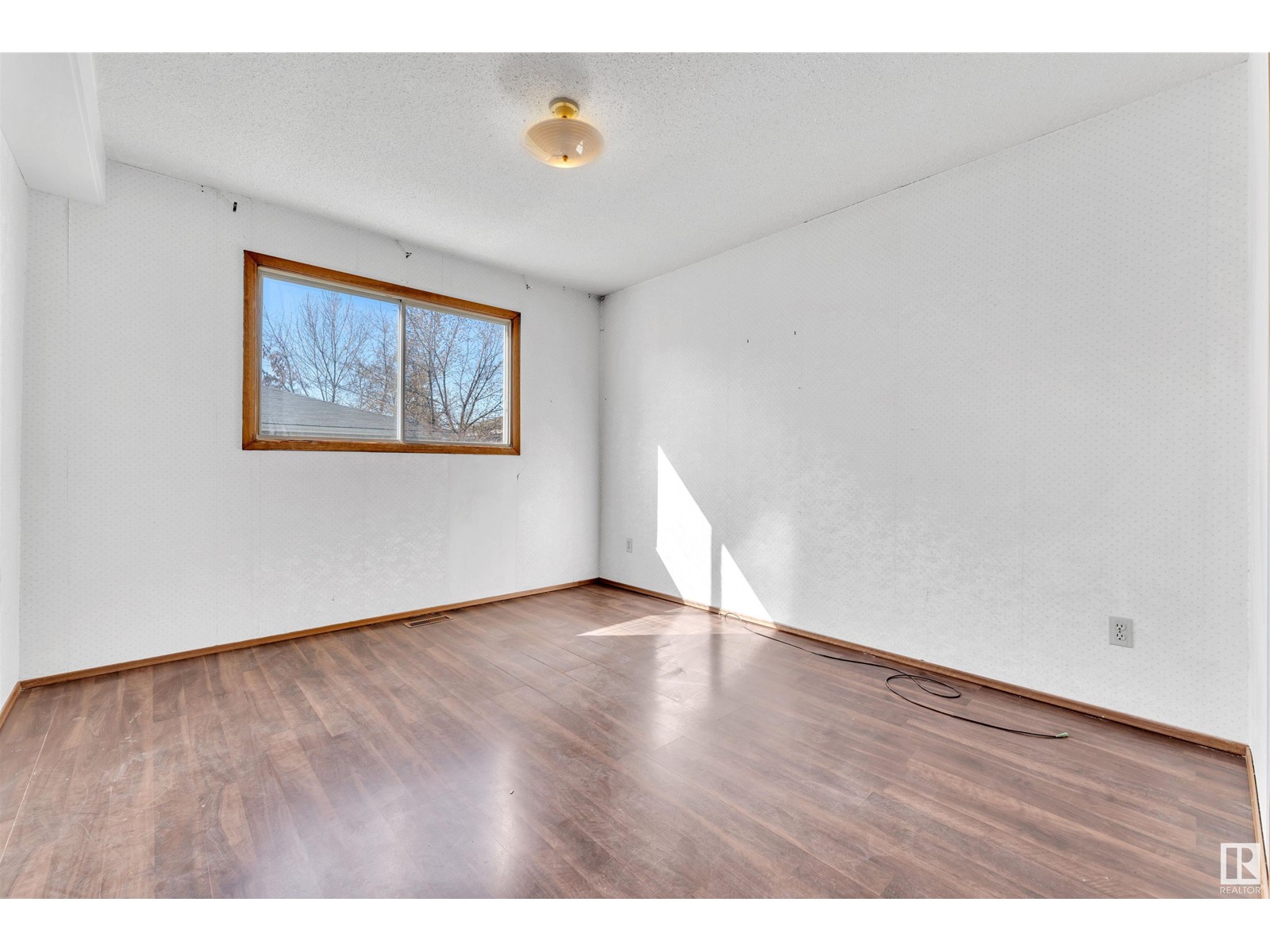Property at 1928 68 ST NW image 5