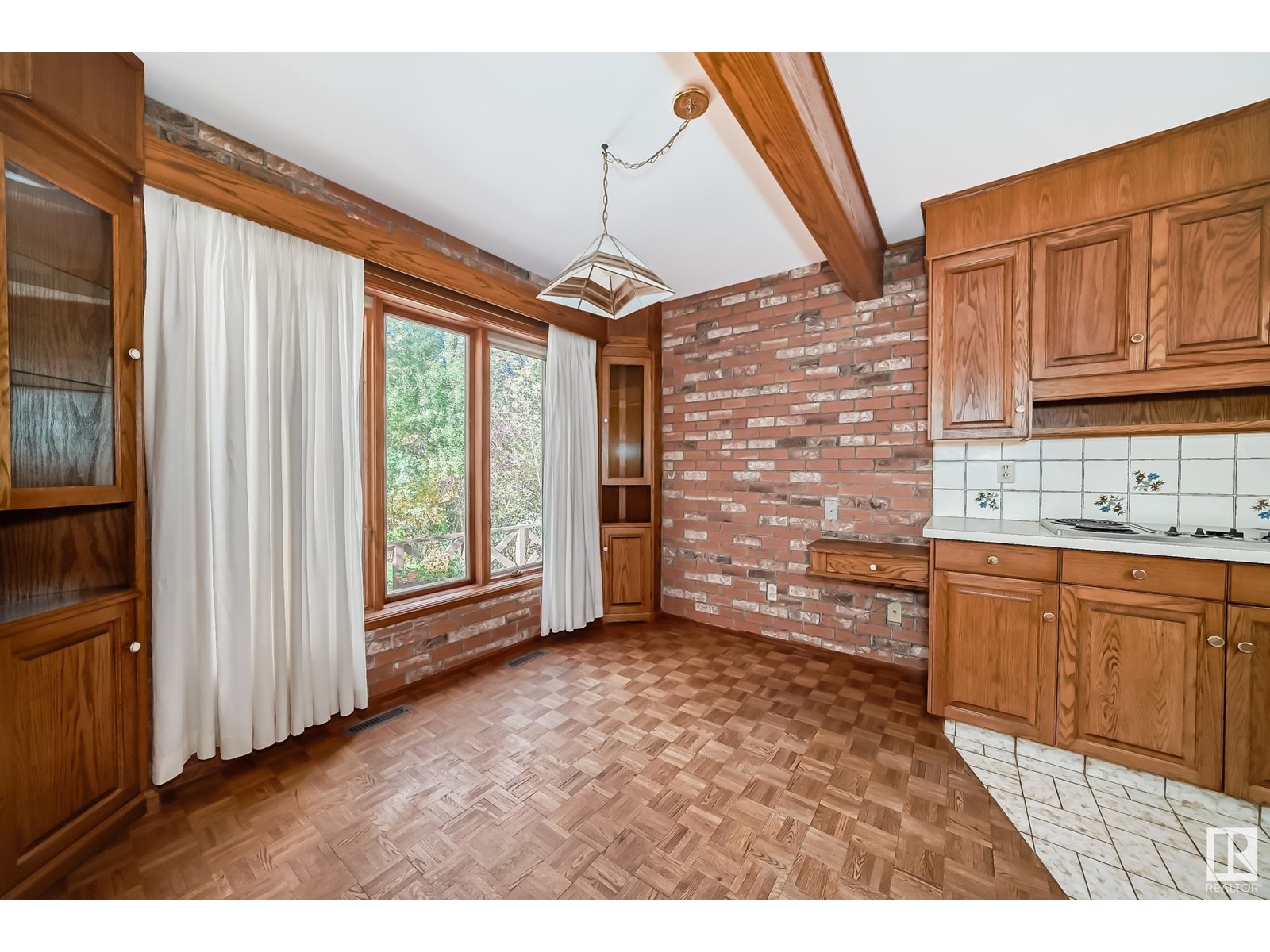 Property at 8 Morel CR image 4