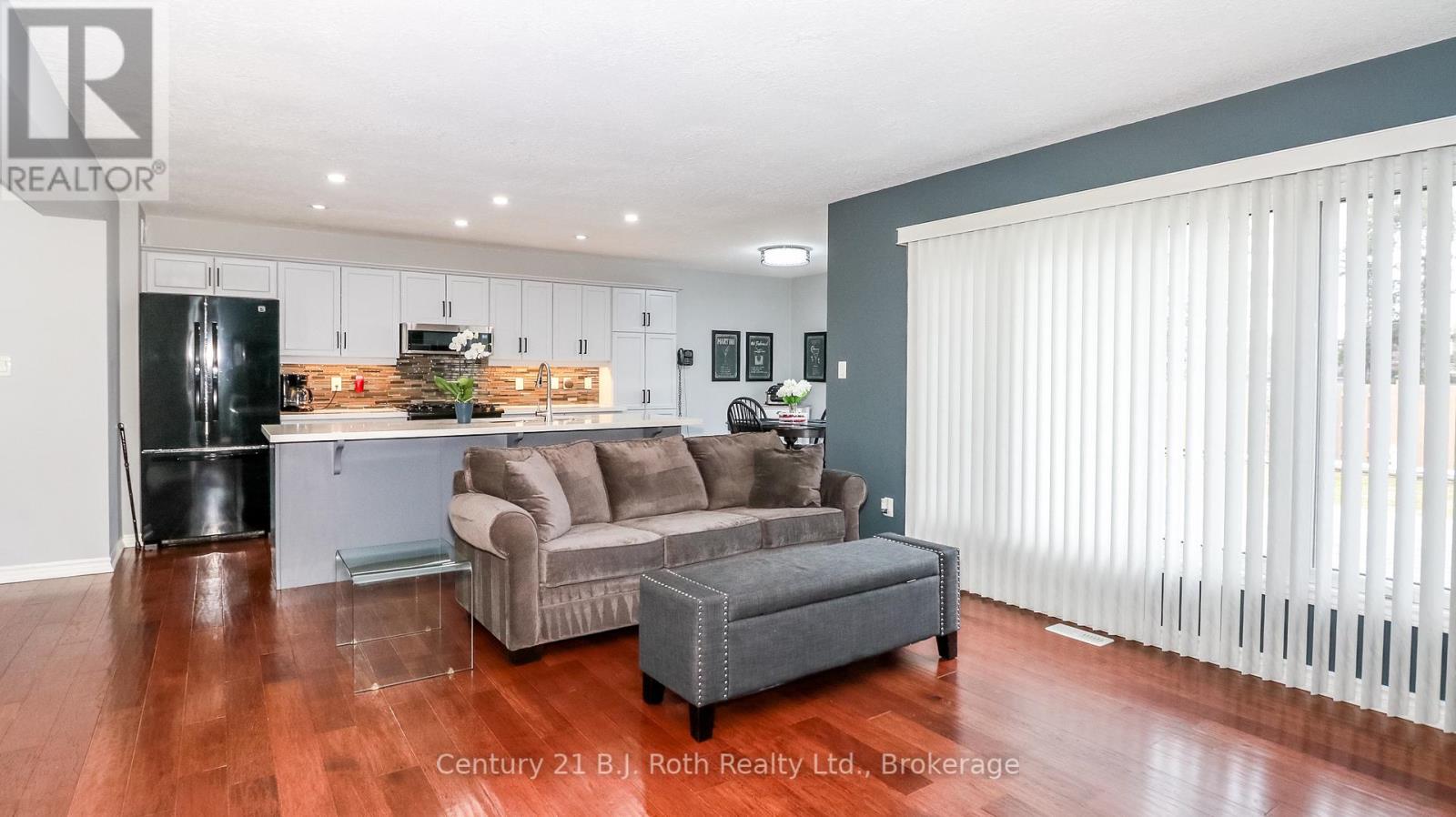 3031 Second Street, Severn (West Shore), Ontario  L3V 7A8 - Photo 15 - S12097628