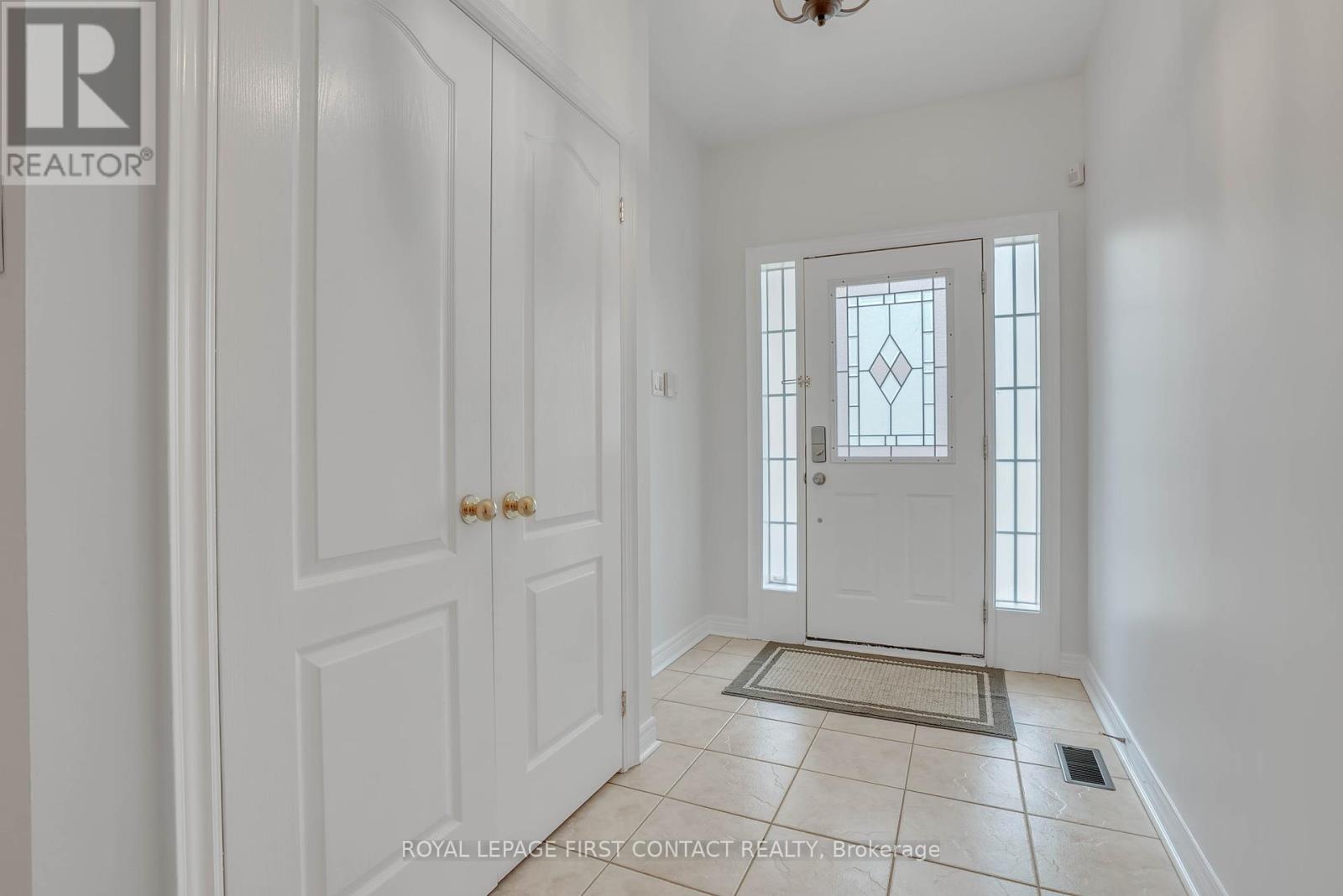 101a Benson Avenue, Richmond Hill, Ontario  L4C 4E5 - Photo 3 - N12105972
