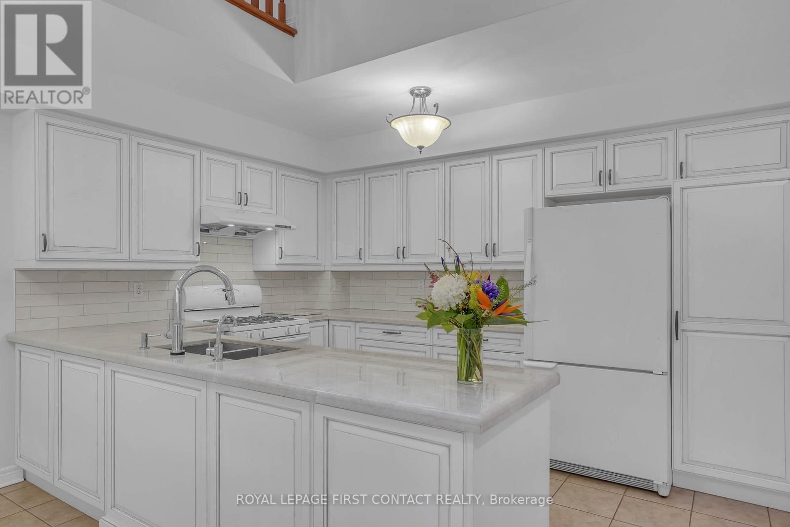 101a Benson Avenue, Richmond Hill, Ontario  L4C 4E5 - Photo 4 - N12105972
