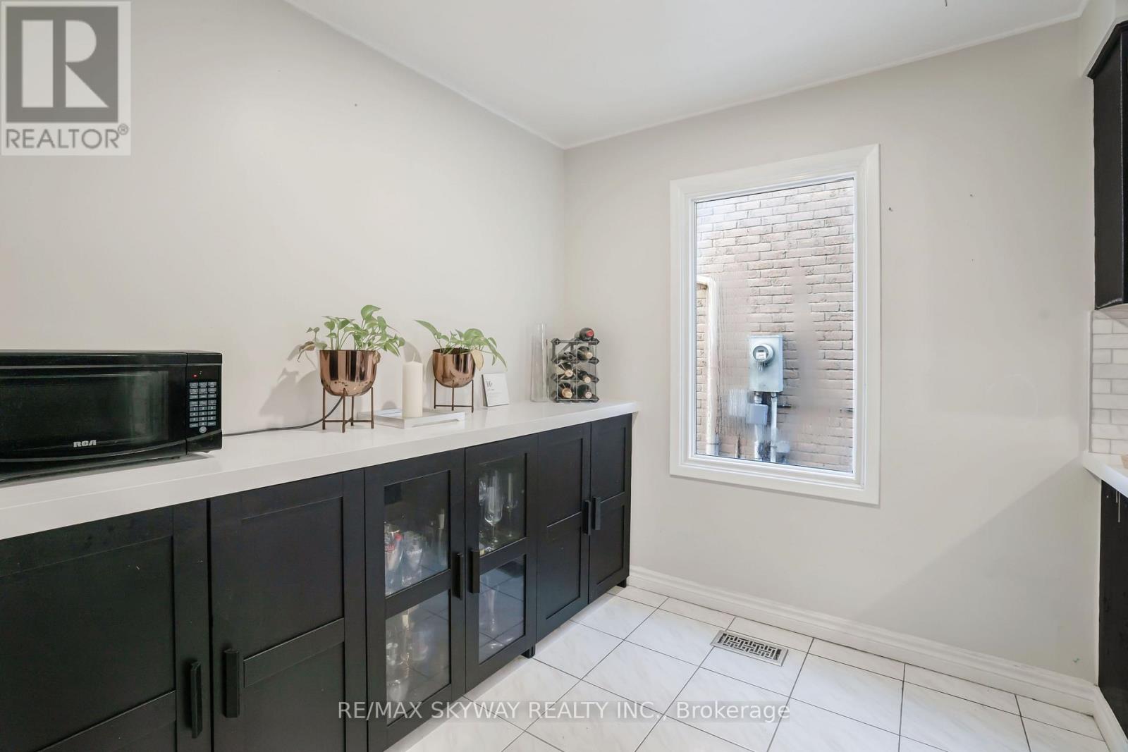10 Provence Trail, Toronto, Ontario  M9V 5B7 - Photo 20 - W12106284