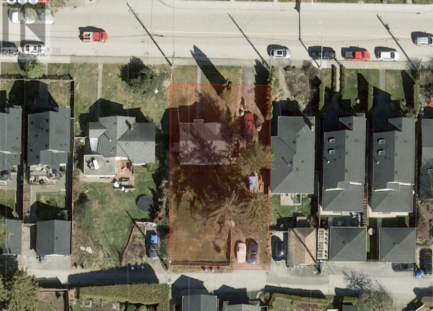 Property at 320 HOLMES STREET image 2