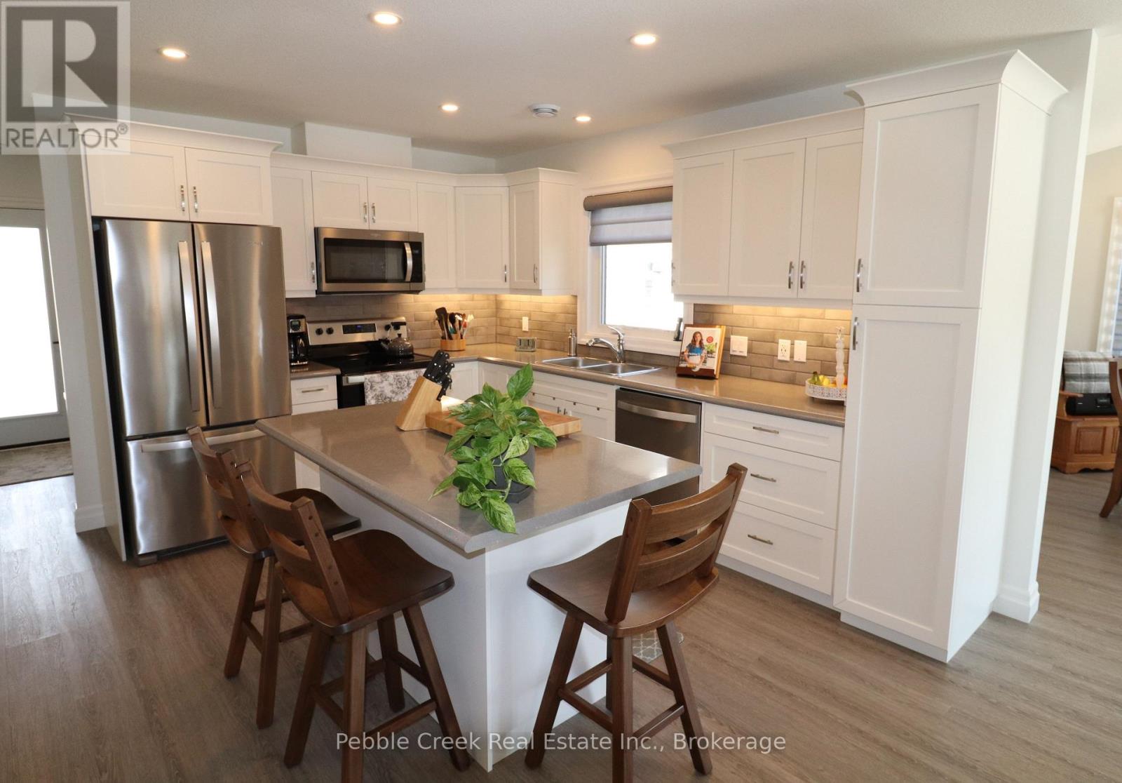 215 Lake Breeze Drive, Ashfield-Colborne-Wawanosh, Ontario  N7A 0C6 - Photo 8 - X12014778