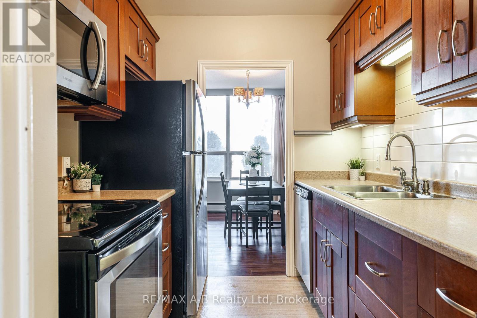 Property at 102 - 45 WESTMOUNT ROAD N image 4