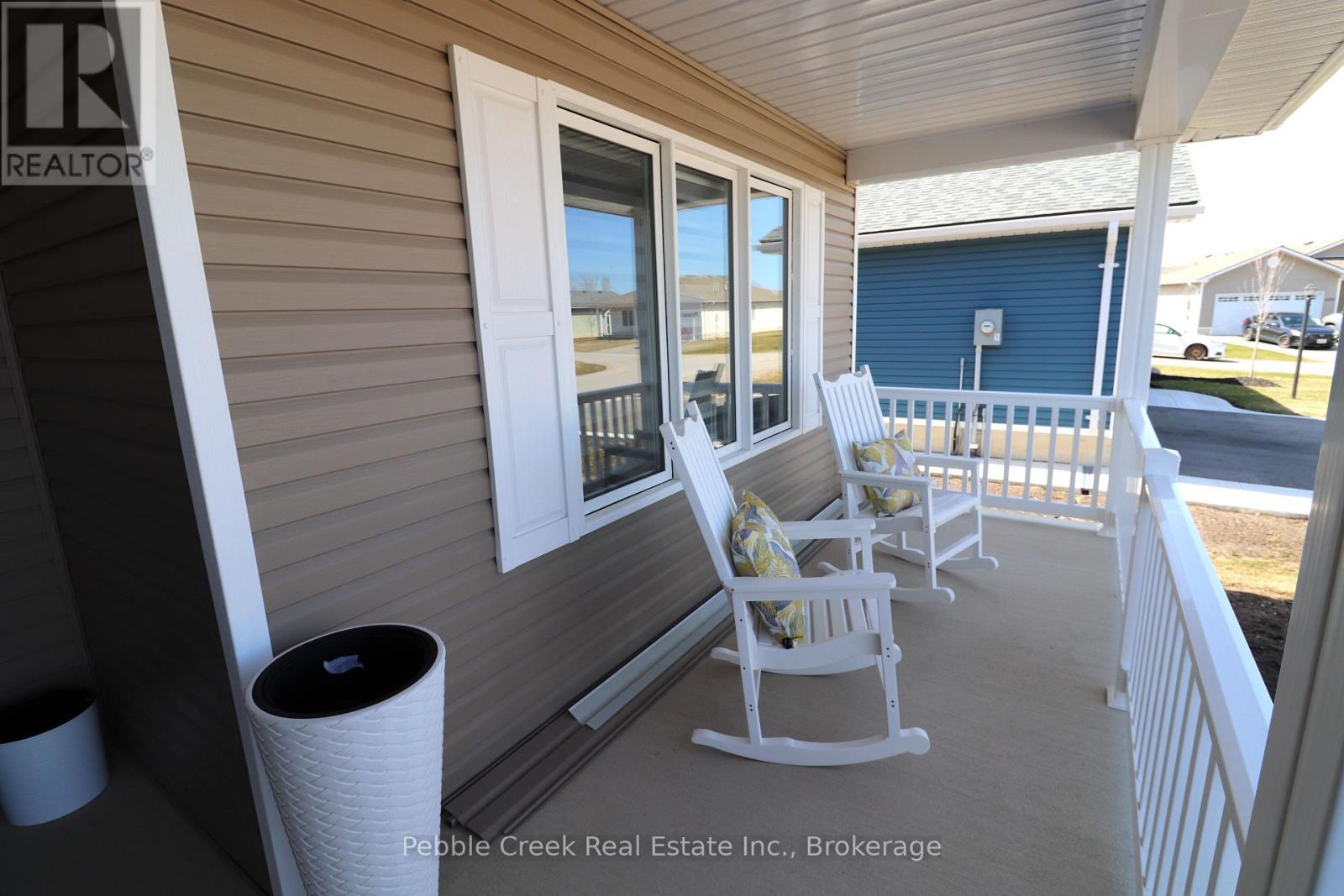 215 Lake Breeze Drive, Ashfield-Colborne-Wawanosh, Ontario  N7A 0C6 - Photo 4 - X12014778