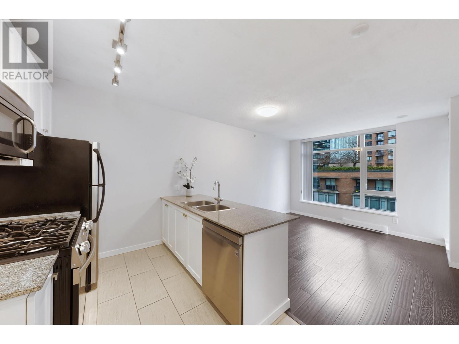 Listing Picture 3 of 25 : 904 480 ROBSON STREET, Vancouver / 溫哥華 - 魯藝地產 Yvonne Lu Group - MLS Medallion Club Member