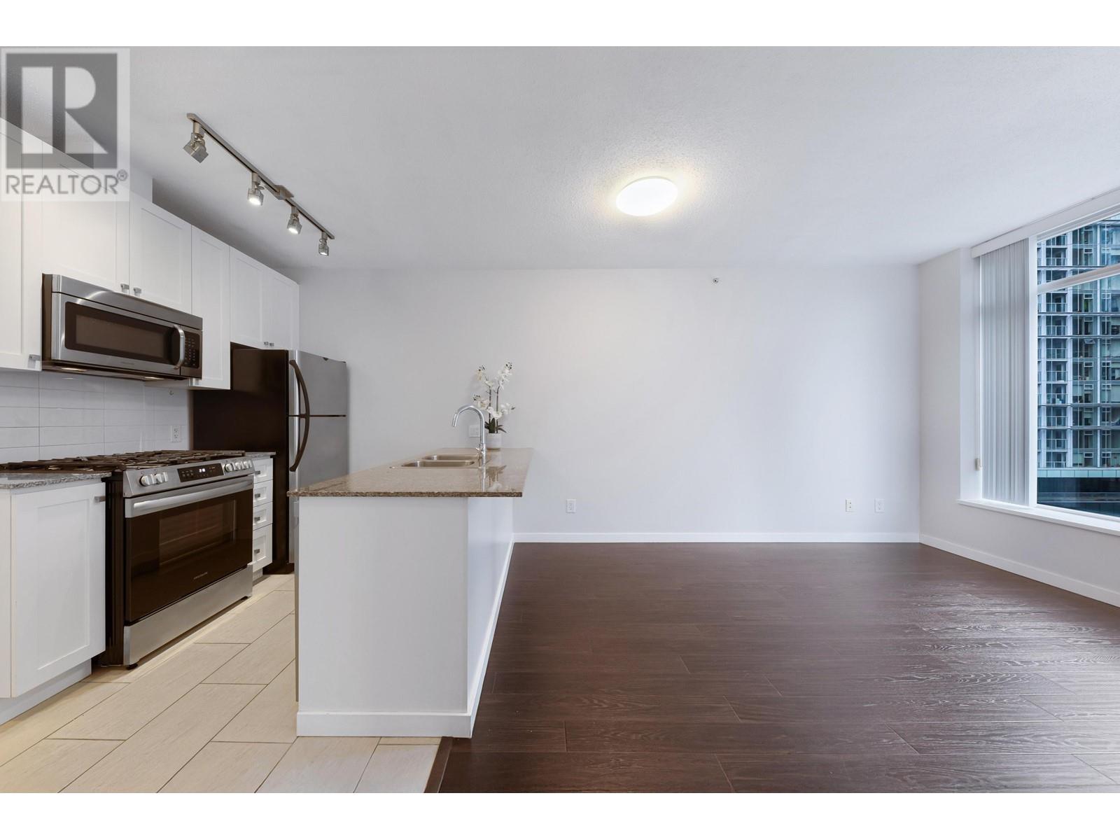 Listing Picture 14 of 25 : 904 480 ROBSON STREET, Vancouver / 溫哥華 - 魯藝地產 Yvonne Lu Group - MLS Medallion Club Member