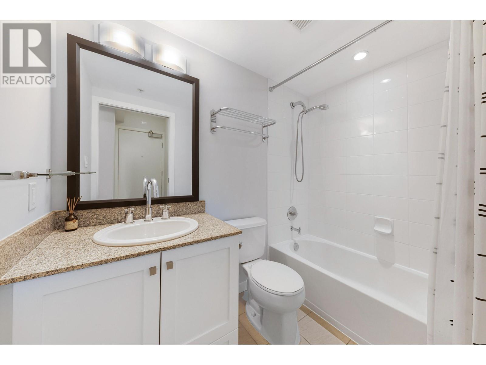 Listing Picture 6 of 25 : 904 480 ROBSON STREET, Vancouver / 溫哥華 - 魯藝地產 Yvonne Lu Group - MLS Medallion Club Member