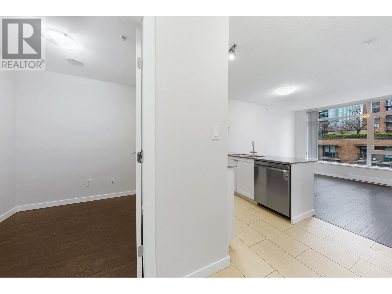 Listing Picture 20 of 25 : 904 480 ROBSON STREET, Vancouver / 溫哥華 - 魯藝地產 Yvonne Lu Group - MLS Medallion Club Member