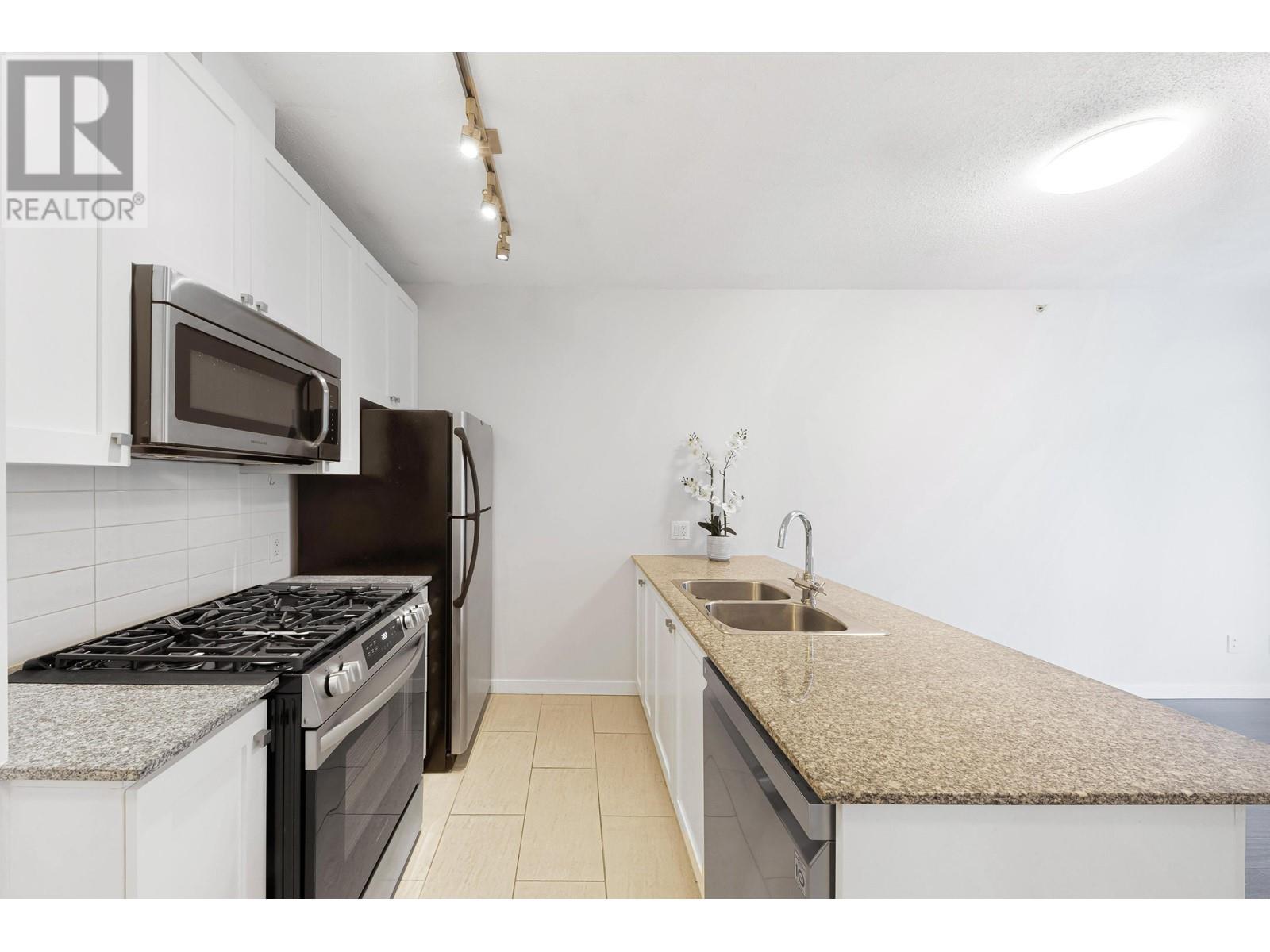 Listing Picture 9 of 25 : 904 480 ROBSON STREET, Vancouver / 溫哥華 - 魯藝地產 Yvonne Lu Group - MLS Medallion Club Member